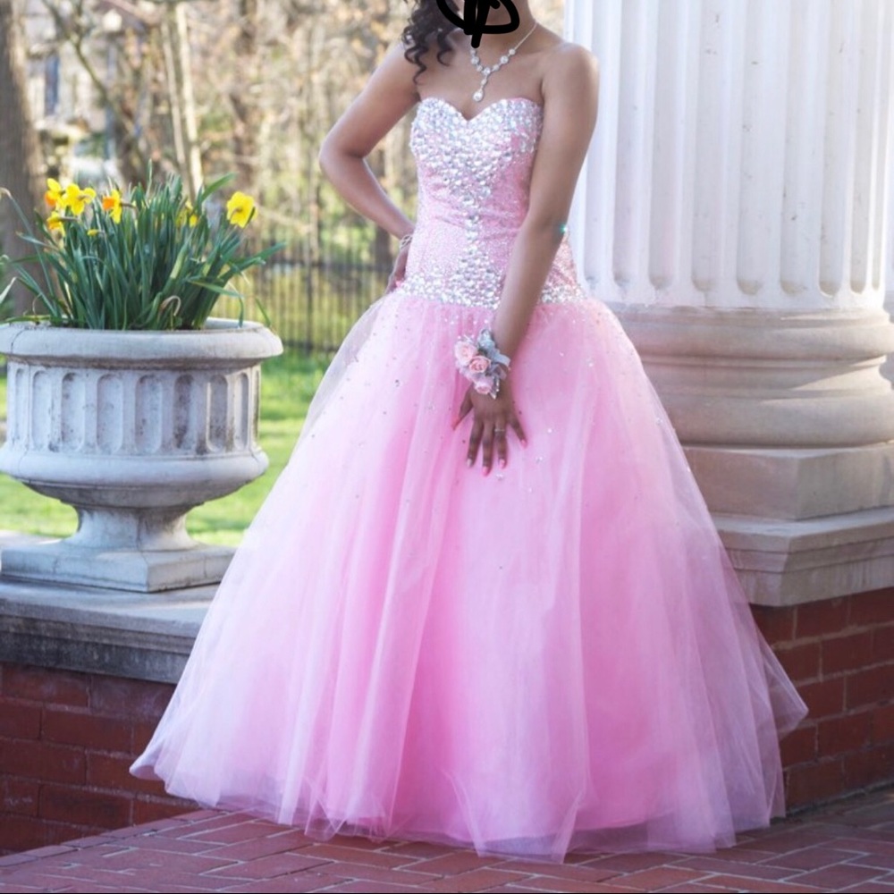 Beautiful Wedding or Prom Dress👰🏽👗💍